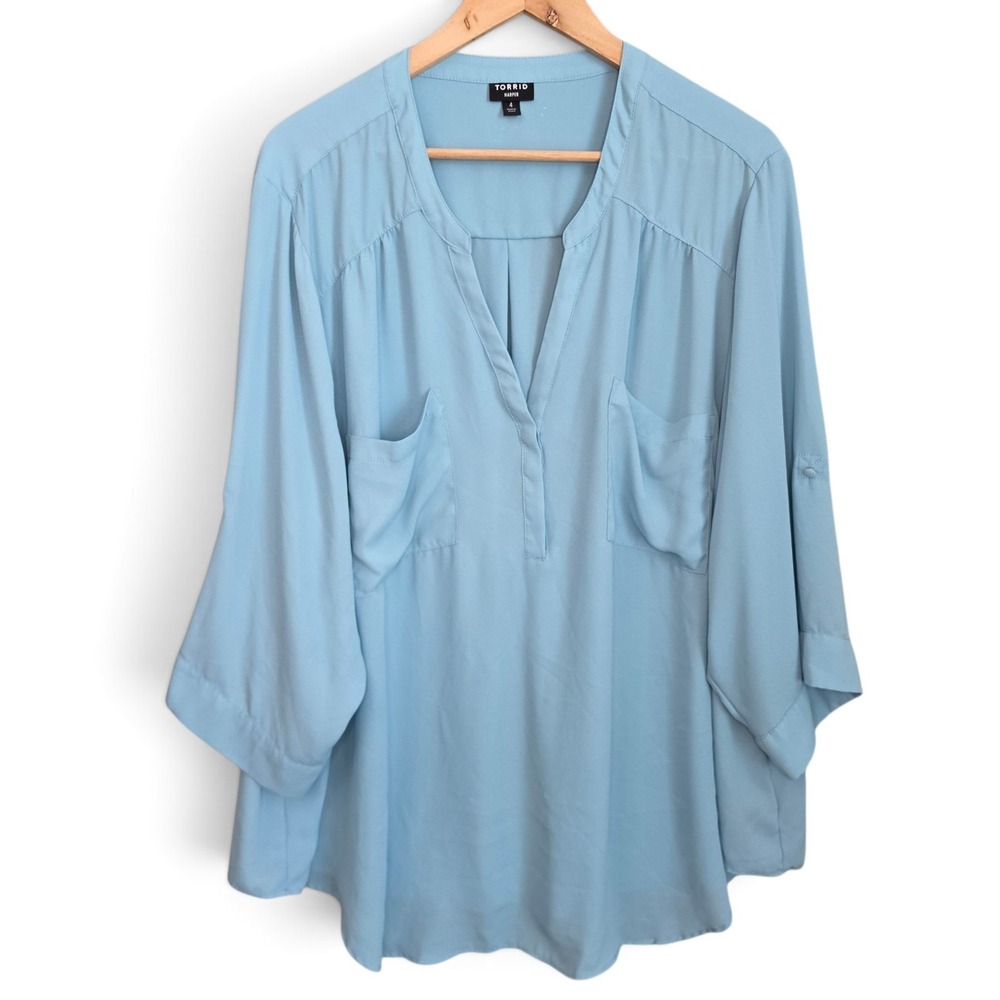 Torrid Harper Blouse Womens 4 4X Light Blue Georgette Roll Tab 3/4 Sleeve Tunic